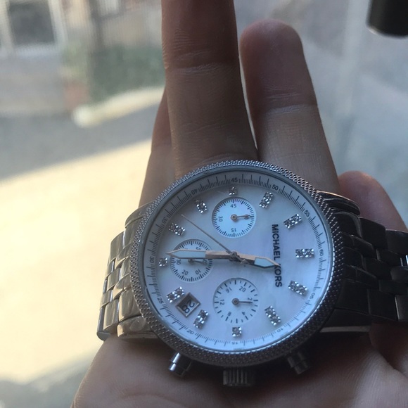 Michael Kors Silver Watch Timepiece - Picture 7 of 8